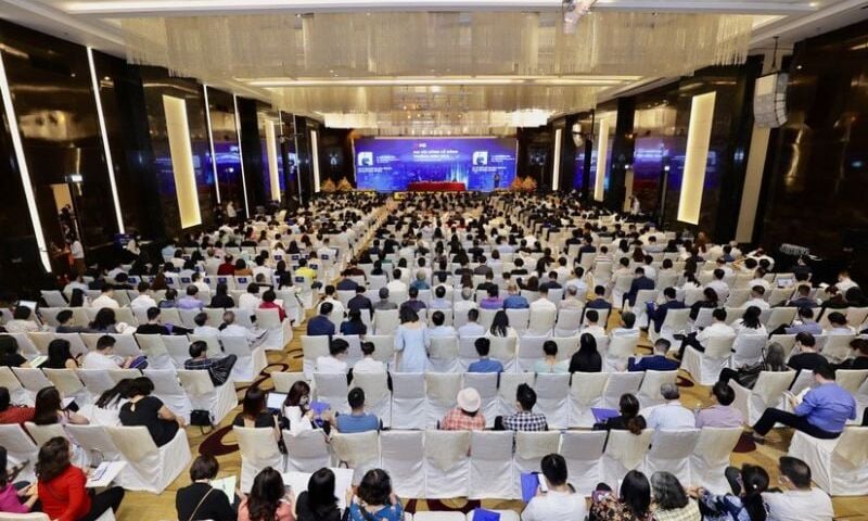 Doanh nghiệp nhà nước đang tái cơ cấu, cổ phần hóa chưa phải hủy tư cách đại chúng