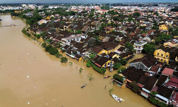 Agribank hỗ trợ các tỉnh miền Trung khắc phục hậu quả lũ lụt do mưa bão