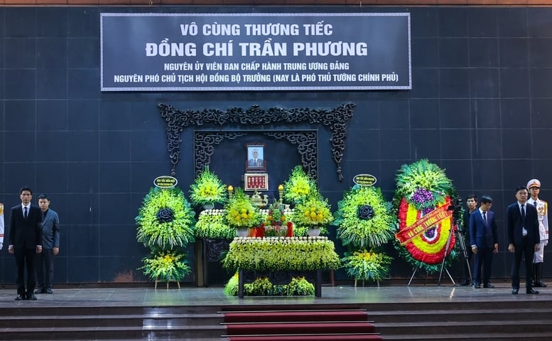 Đoàn Bộ Công Thương viếng nguyên Phó Chủ tịch Hội đồng Bộ trưởng Trần Phương