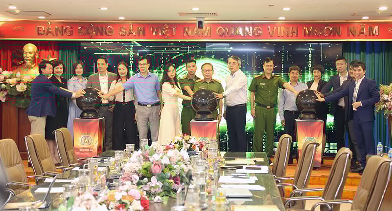 PVcomBank tiên phong tích hợp với Cổng ký số từ xa tập trung trên VNeID