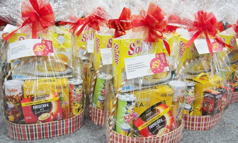 Nhiều doanh nghiệp triển khai mua sắm quà tặng người lao động dịp tết Bính Ngọ