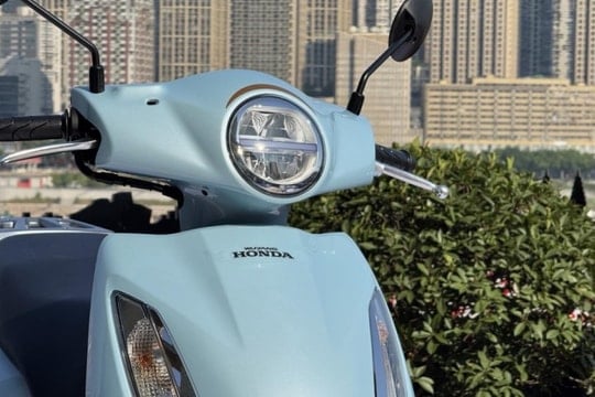Honda làm "sống dậy" xe tay ga huyền thoại sau hơn 10 năm vắng bóng: Thiết kế retro, công nghệ Wi-LINK, giá bán bất ngờ