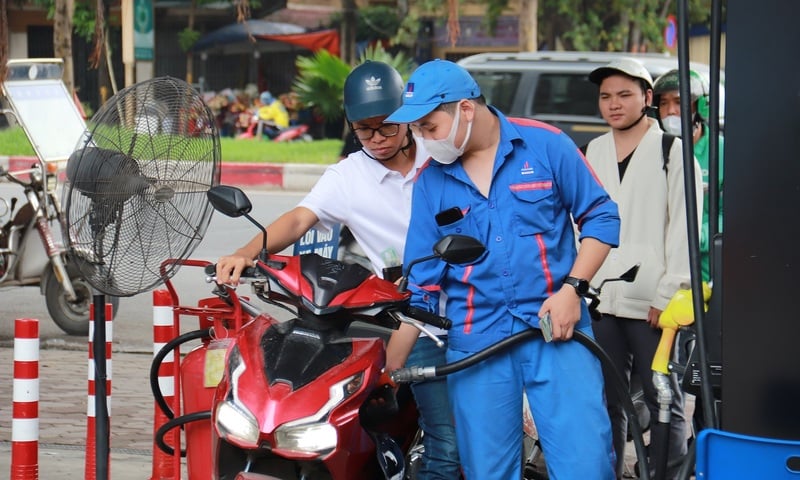 Giá xăng dầu hôm nay 05/10/2025: Chốt tuần ‘lao dốc’ 8%