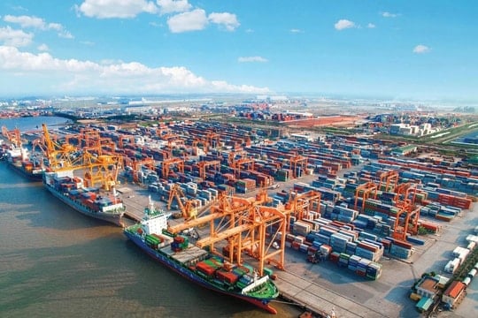 Đón làn gió thuận, Cảng Hải Phòng (PHP) vẫn vướng một nút thắt lớn