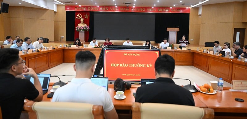 Bộ Xây dựng: Phương án tăng trần giá vé máy bay nội địa đang được xem xét