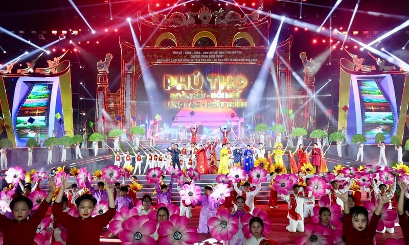 Khai hội Đền Hùng: Tôn vinh văn hóa cội nguồn, quảng bá du lịch  Đất Tổ