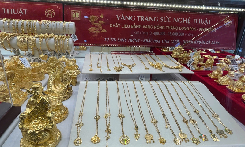 Giá vàng hôm nay 14/12/2025: Hướng tới mốc 157 triệu đồng/lượng