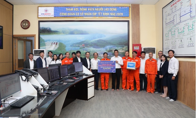 EVNGENCO2 thăm, chúc Tết người lao động Thủy điện A Vương