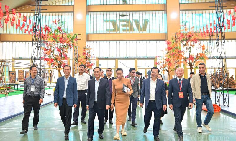 Phó Thủ tướng Bùi Thanh Sơn kiểm tra tiến độ triển khai Hội chợ Mùa Thu 2025