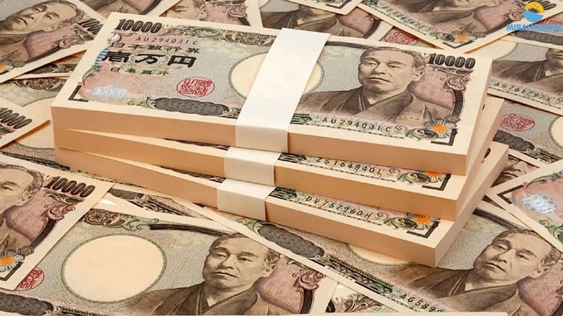 Đồng yên áp sát mốc 160 JPY/USD khi giá dầu tăng bởi xung đột Trung Đông