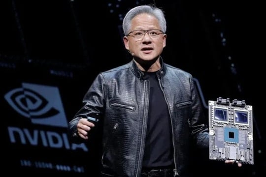 CEO Nvidia trấn an thị trường giữa lo ngại “bong bóng AI”, doanh thu quý III vượt xa kỳ vọng