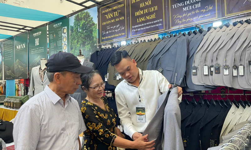 Làng nghề thu hàng chục triệu đồng mỗi ngày tại Hội chợ Mùa Thu