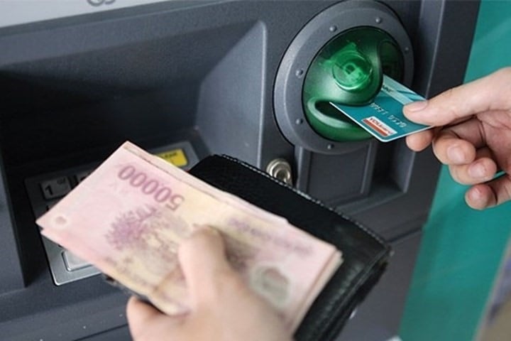 Rút tiền mặt ATM giảm kỷ lục, thanh toán số 'lên ngôi'