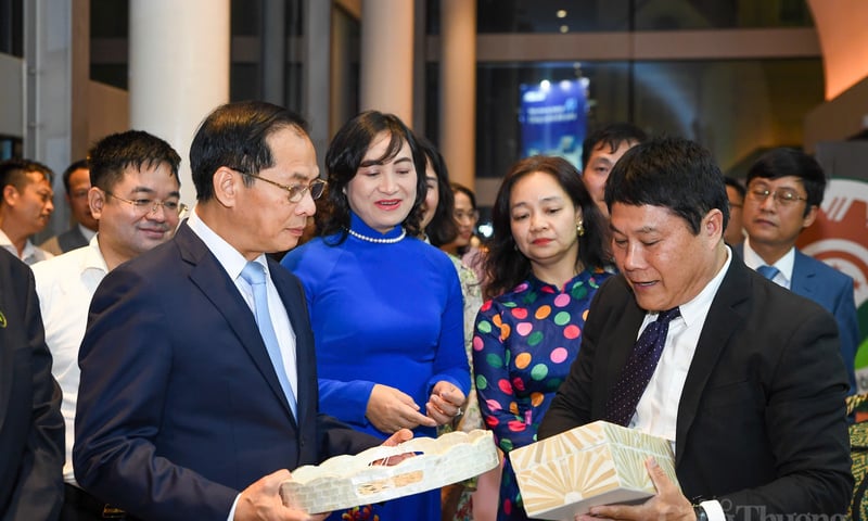 Phó Thủ tướng Bùi Thanh Sơn dự Lễ tôn vinh sản phẩm công nghiệp nông thôn tiêu biểu lần thứ VI