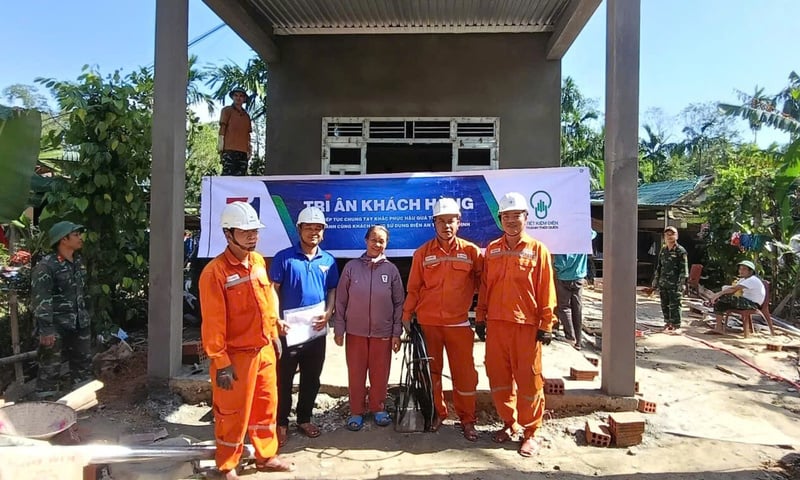 Điện lực Huế triển khai ‘Chiến dịch Quang Trung’: Khôi phục nhà đến đâu, điện có tới đó