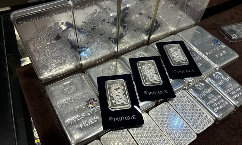 Bạc tăng vọt, nỗi lo thiếu nguồn cung lan rộng