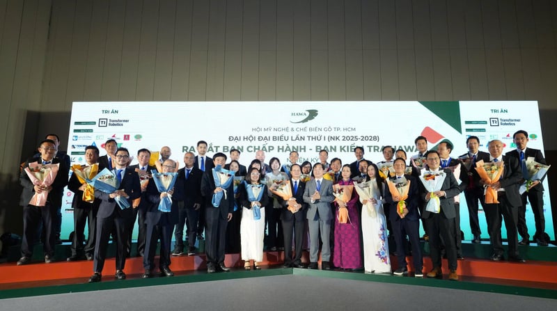 'Người khổng lồ' ngành gỗ từ hợp nhất