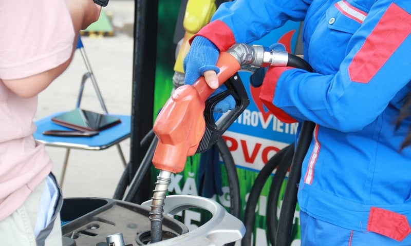 Giá xăng dầu hôm nay 23/10/2025: Bật tăng hơn 2%