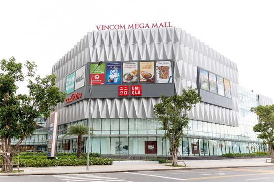 Vừa lãi kỷ lục, Vincom Retail (VRE) lại sắp có khoản thu đột biến