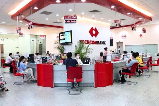 Công ty chứng khoán nâng khuyến nghị cổ phiếu TCB nhờ tín dụng và thu nhập phí phục hồi