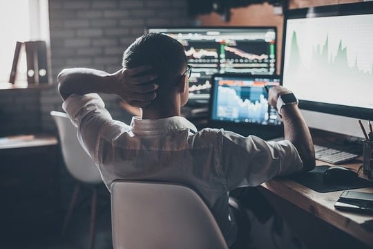 Khối ngoại trở lại bán ròng phiên cuối tuần, tập trung xả mạnh cổ phiếu nhà Hòa Phát