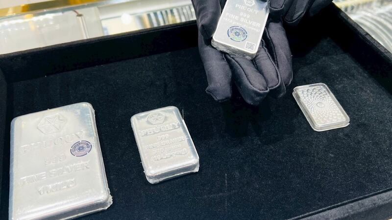 Giá bạc hôm nay 14/3/2026: Bạc trượt dài